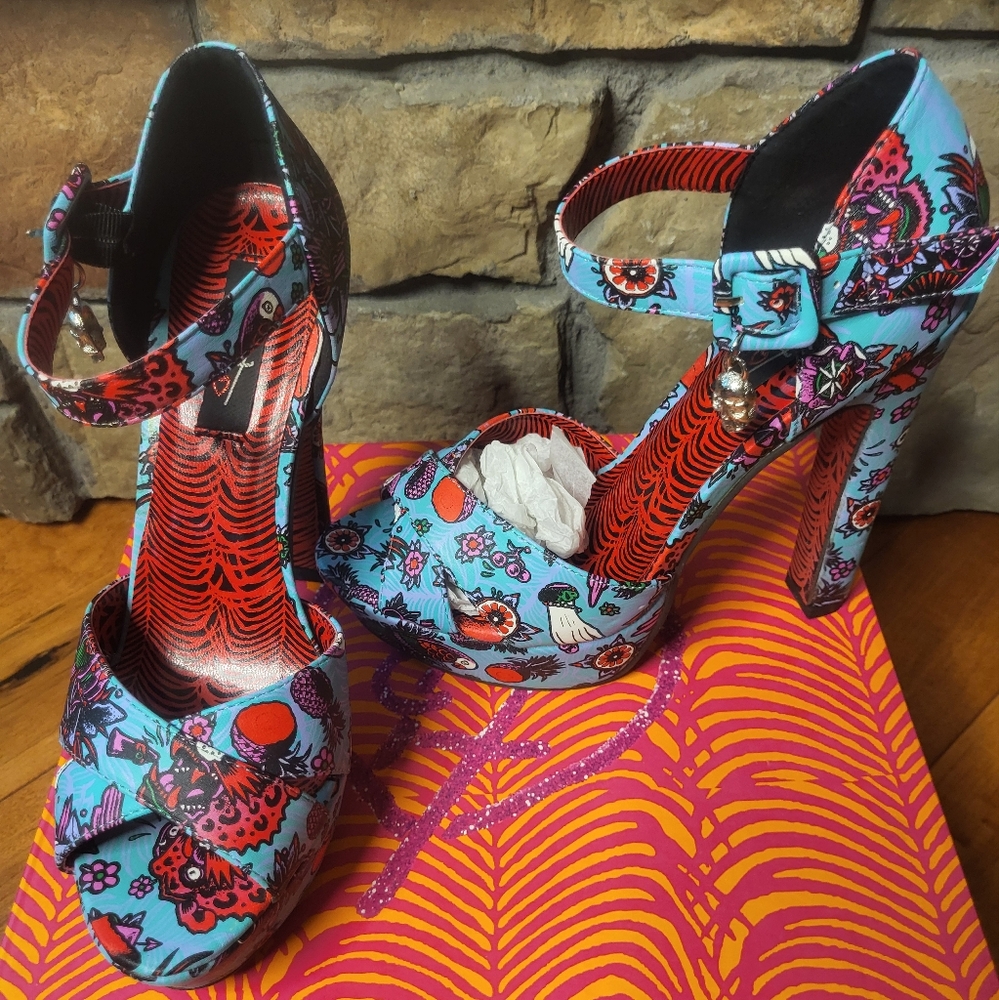 IRON FIST TURQUOISE PLATS.